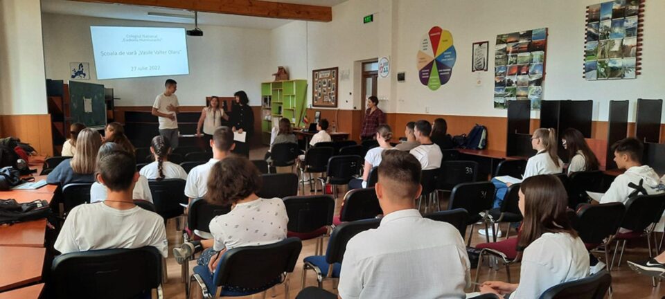 Elevii și profesorii au revenit în clase