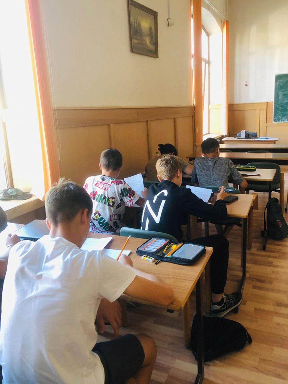Elevii și profesorii au revenit în clase
