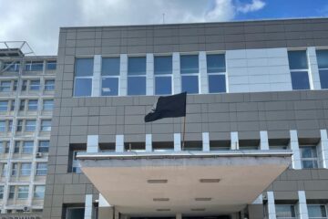 Steagul de doliu, arborat de Spitalul de Urgență Suceava