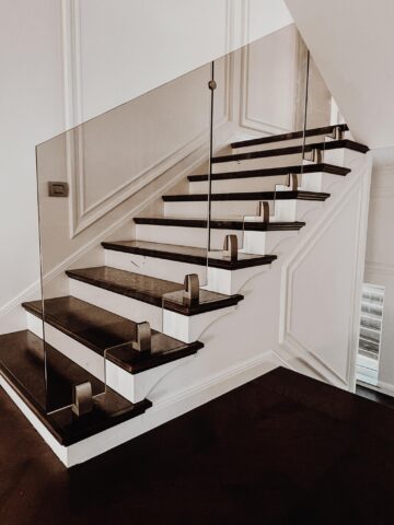 Eleganță și siguranță: Descoperă Balustradele din Sticlă pentru un Design unic