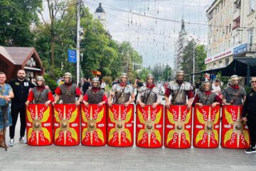 Soldații romani au promovat gala de kickboxing de la Suceava