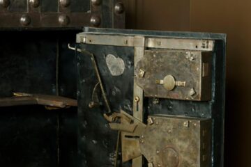 „Dulapul de fier al băncii raiffeisiene”