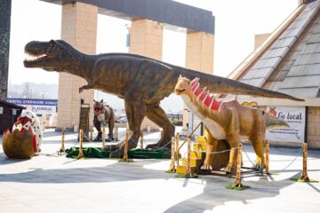 26 de specii preistorice de dinozauri, reproduse în mărime naturală, pot fi văzute și fotografiate la Iulius Mall Suceava