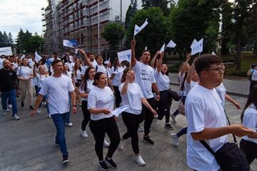 Emoții și bucurie în timpul marșului desfășurat pe străzile orașului