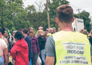 Alimente, apă, produse de igienă și haine pentru 3000 de persoane din zonele distruse de război, oferite de voluntarii conduși de Ghiță “Ursul carpatin” 8