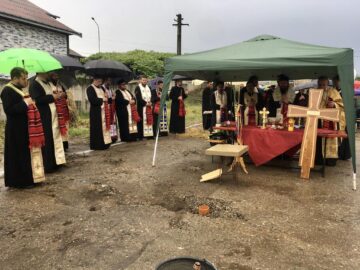 A fost sfințit locul pentru noua biserică care se va ridica la Fălticeni
