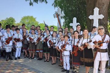 170 de tineri violoniști suceveni care au cântat la comemorarea lui Ciprian Porumbescu îl vor întâlni duminică pe violonistul Alexandru Tomescu