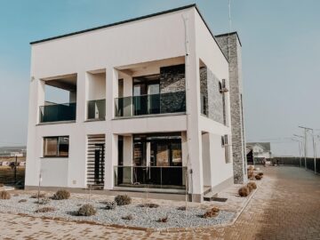 Eleganță și siguranță: Descoperă Balustradele din Sticlă pentru un Design unic