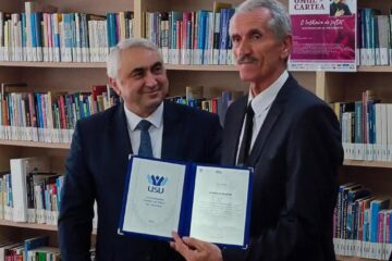 Diploma de Excelență oferită de conducerea USV omagiatului Petre Ghervan