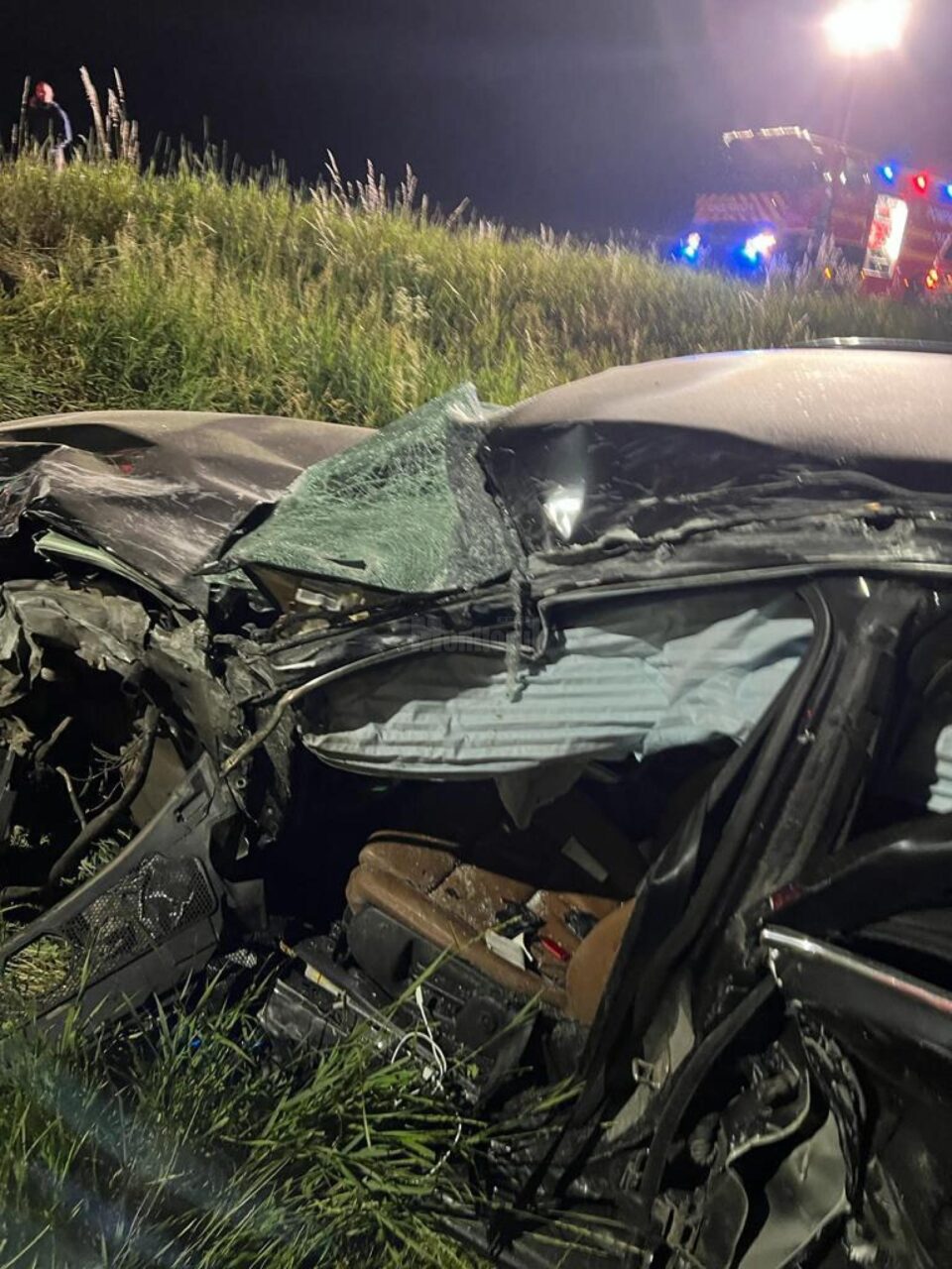 Un tânăr ar fi adormit la volan și s-a izbit de o autocisternă ucraineană