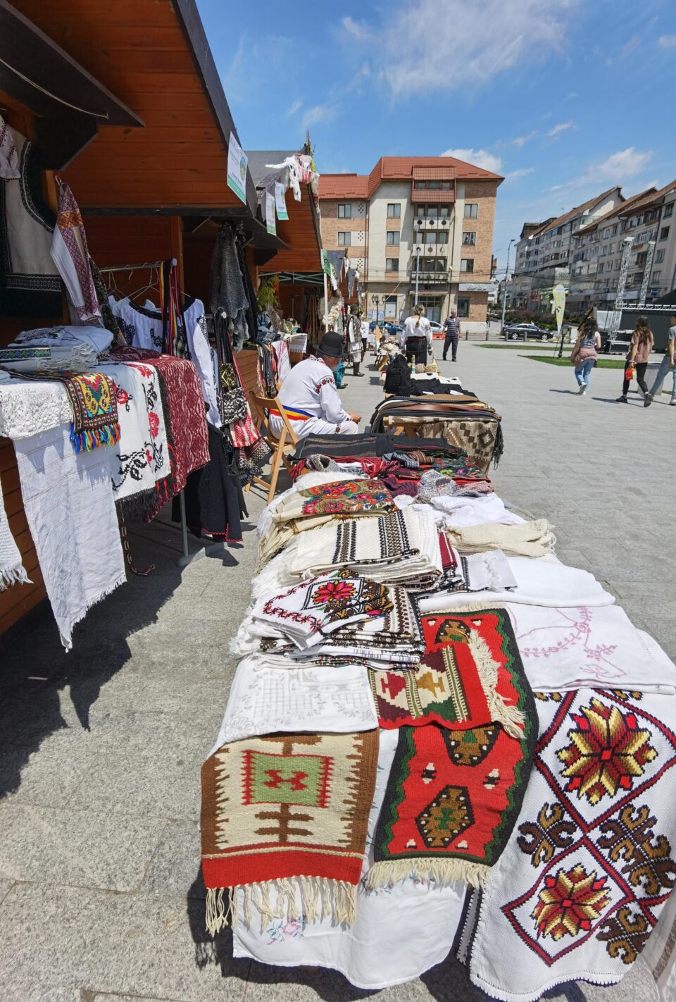 Târgul de Sânziene, deschis în centrul Sucevei în perioada 22-25 iunie, cu participarea a 30 de meșteri populari