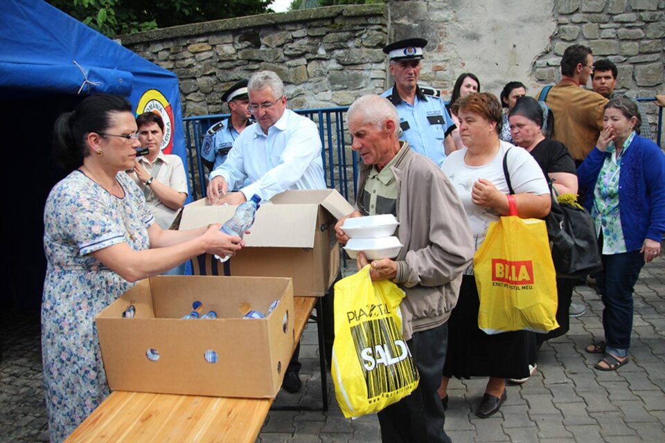 5.000 de sarmale și 5.000 de sticle de apă erau oferite pelerinilor de către primarul Sucevei, Ion Lungu, an de an, la Hramul orașului, dar anul acesta se va da numai apă