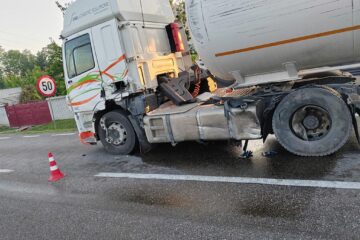 Un tir și o cisternă încărcată cu GPL s-au ciocnit pe E85