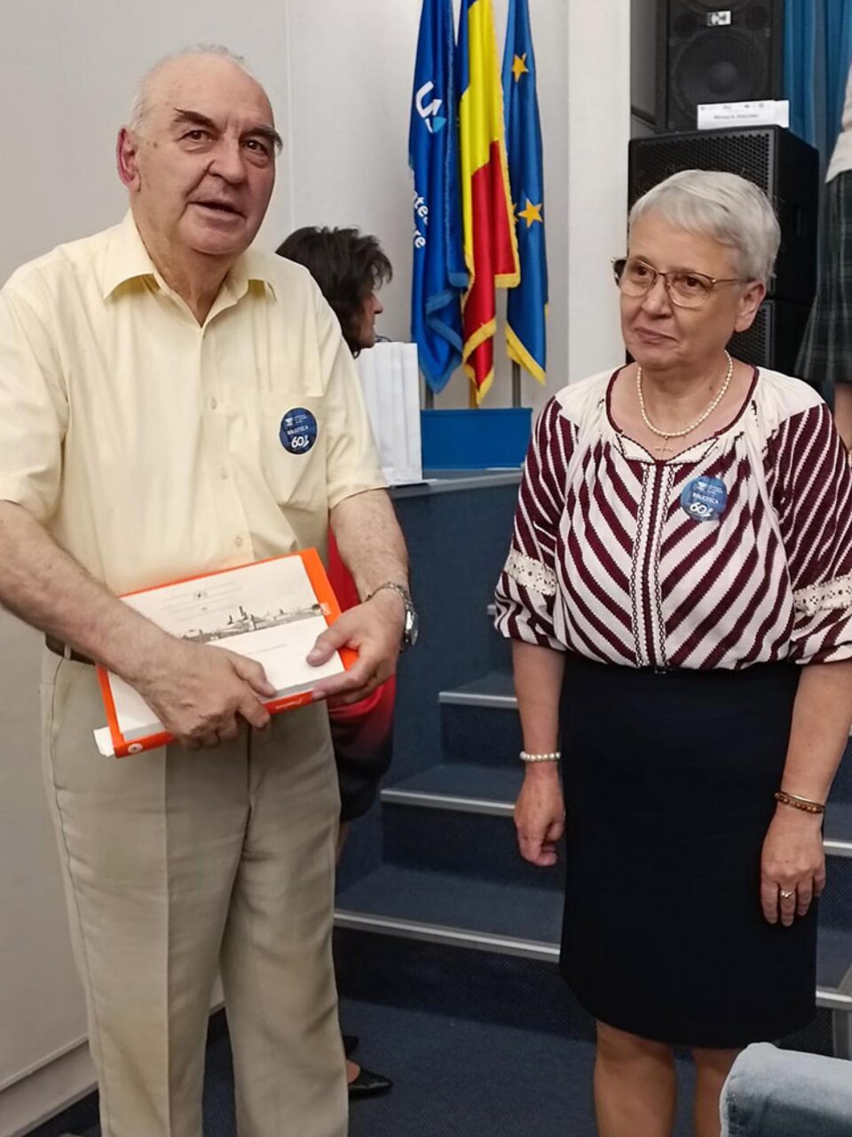 Prof. univ. dr. Niculina Iacob și prof. univ. dr. Mihai Iacobescu, care au conferențiat despre cele două personalități ale anului