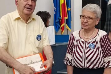 Prof. univ. dr. Niculina Iacob și prof. univ. dr. Mihai Iacobescu, care au conferențiat despre cele două personalități ale anului