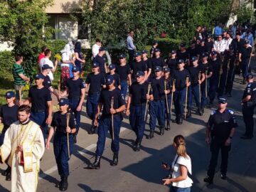 Procesiunea „Calea Sfinților”, purtând moaștele Sfântului Ioan cel Nou de la Suceava, a adunat mii de credincioși pe străzile orașului