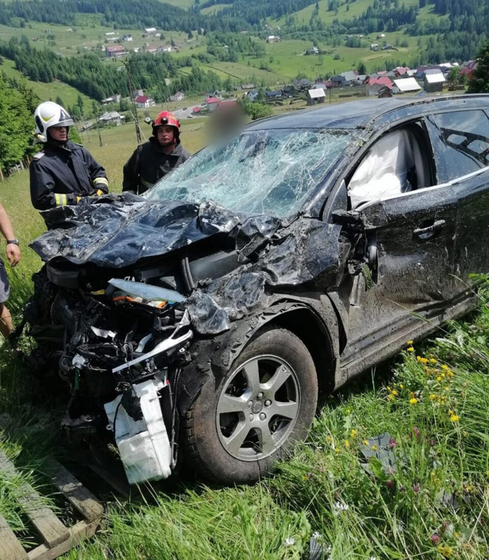 Accident cu cinci răniți în zona Pasului Mestecăniș