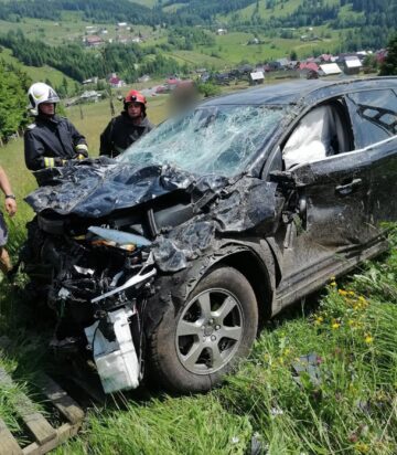 Accident cu cinci răniți în zona Pasului Mestecăniș