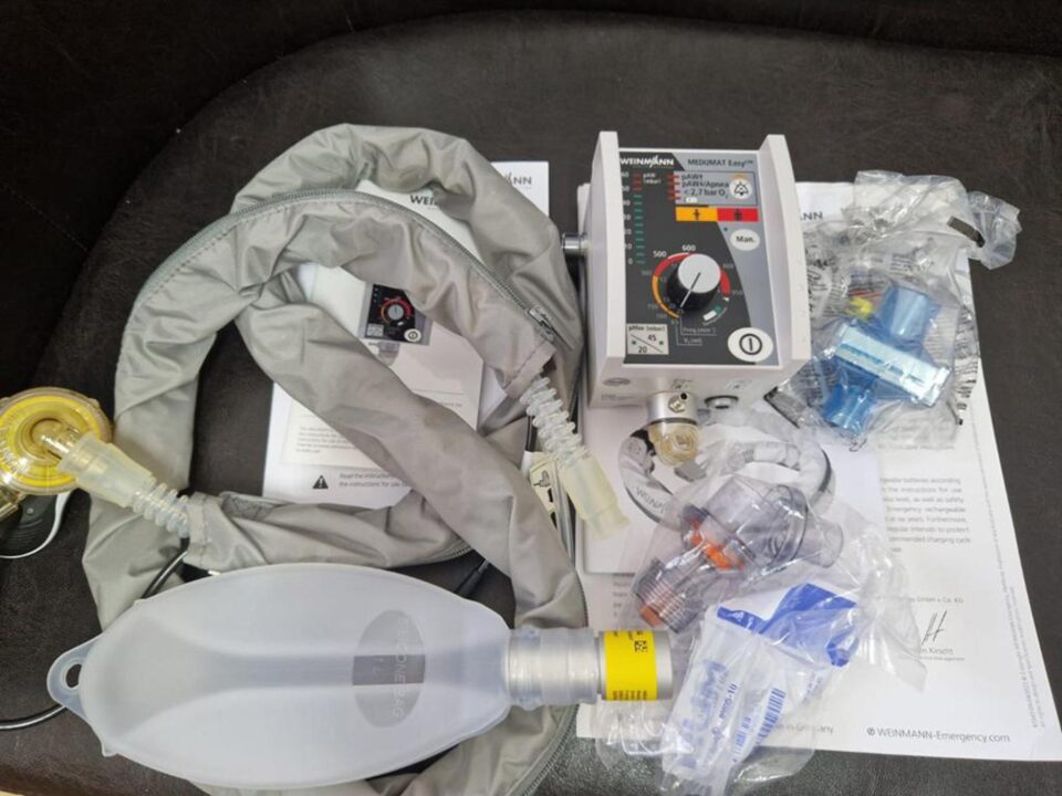 Patru aparate de înaltă performanță, necesare pentru transportul pacienților în stare critică, au fost donate Ambulanței Suceava de firma Egger Patru aparate de înaltă performanță, necesare pentru transportul pacienților în stare critică, au fost donate Ambulanței Suceava de firma Egger