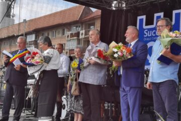 „Cetățenii de onoare” desemnați recent, prin decizii de Consiliu Local, invitați pe scena Zilelor Sucevei
