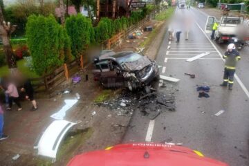 Accident cu 11 victime, între o autoutilitară și două autoturisme, pe E85