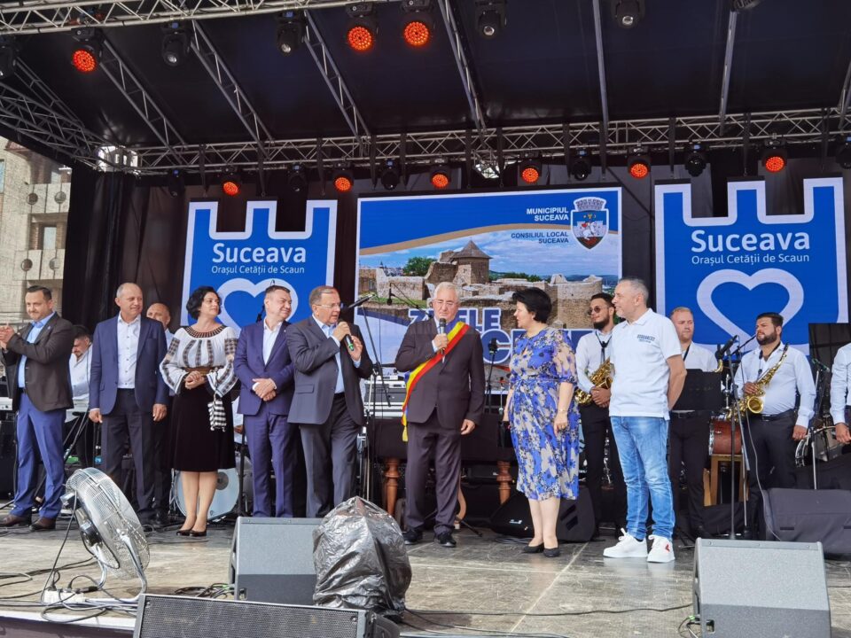 Președintele CJ, Gheorghe Flutur, parlamentarii , Ioan Bălan, Bogdan Gheorghiu, Daniel Cadariu, Alexandru Moldovan și Irina Vasilciuc