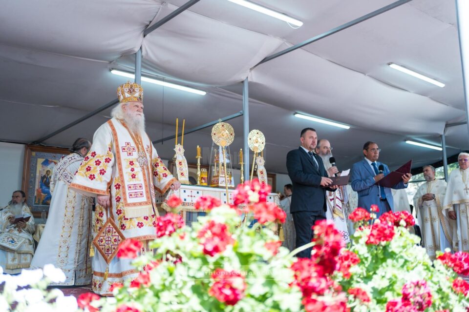ÎPS Calinic cu primarul din Betleem, Hanna Hanania, și primarul din Karavas, Nicos Hadjistephanou ÎPS Calinic cu primarul din Betleem, Hanna Hanania, și primarul din Karavas, Nicos Hadjistephanou