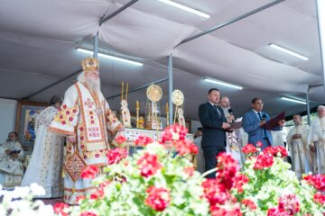 ÎPS Calinic cu primarul din Betleem, Hanna Hanania, și primarul din Karavas, Nicos Hadjistephanou