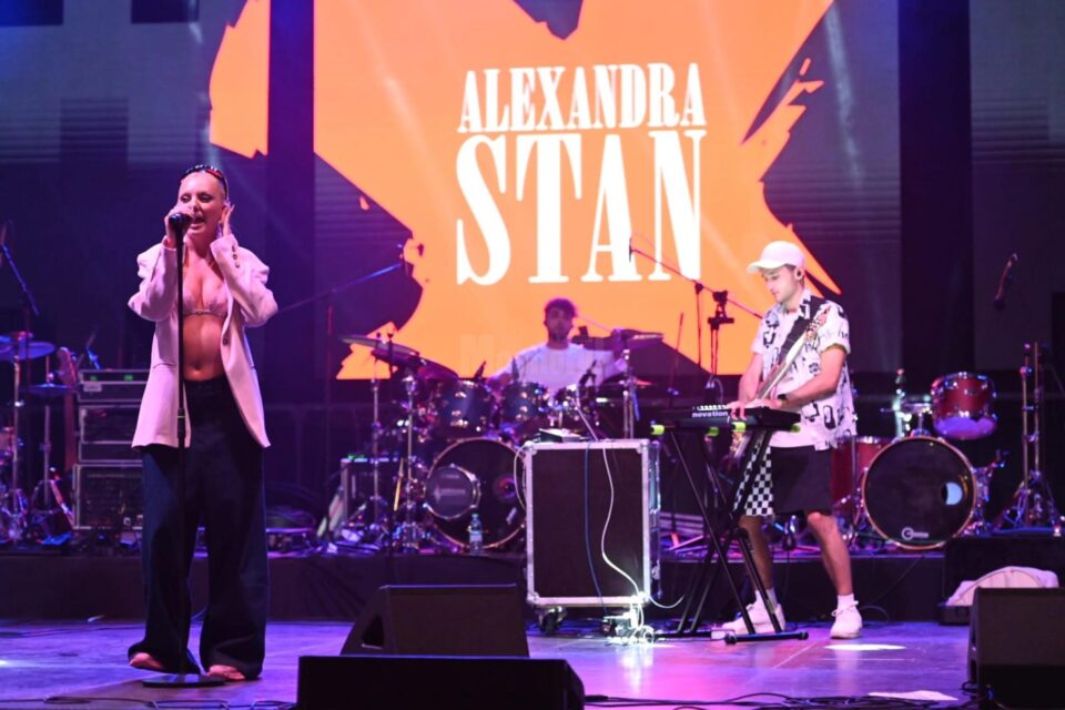 Alexandra Stan împreună cu band-ul sau la Zilele Sucevei 2023