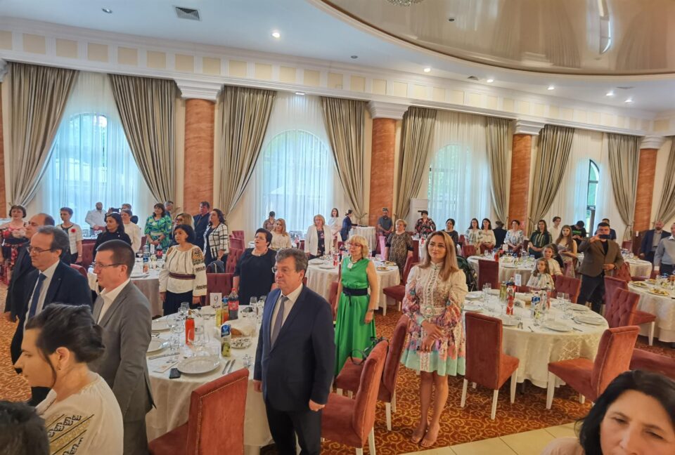 Zeci de personalități din numeroase domenii de activitate, premiate la „Seara Valorilor Sucevene” Zeci de personalități din numeroase domenii de activitate, premiate la „Seara Valorilor Sucevene”
