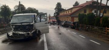 O autoutilitară și două autoturisme s-au ciocnit duminică, pe DN2 (E85), pe raza comunei Drăgușeni