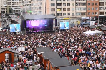 Peste 15.000 de suceveni s-au distrat în centrul municipiului, la concertele susținute de Delia, Antonia și Nicole Cherry