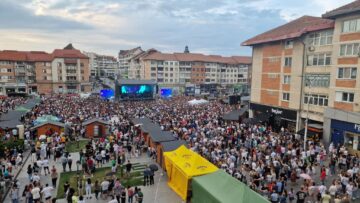 Peste 15.000 de suceveni s-au distrat în centrul municipiului, la concertele susținute de Delia, Antonia și Nicole Cherry