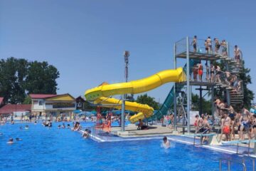 Fumatul în incinta Ștrandului Municipal din Suceava este permis doar în locurile special amenajate