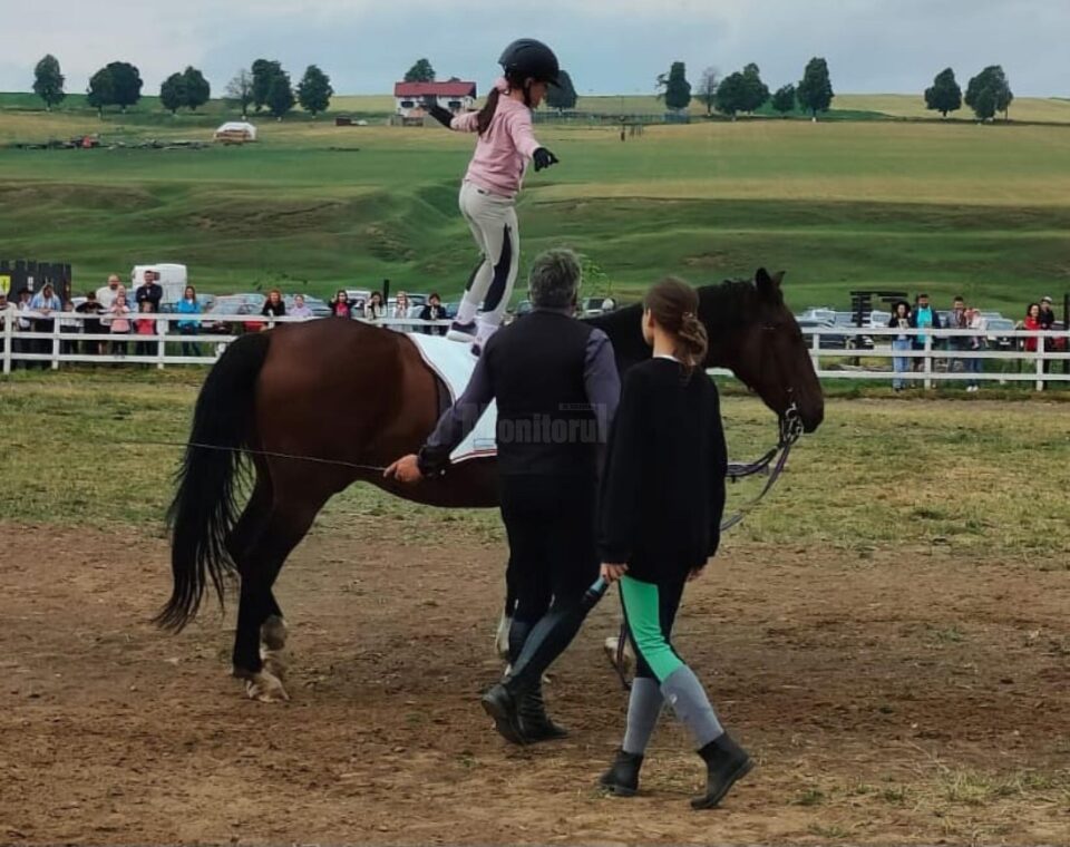 Câteva sute de suceveni au admirat spectacolul hipic de la Centrul de echitație Equestrian Dreams