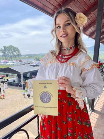 „Regine”, „Prințese”, „Grupuri tradiționale”, premiate la Festivalul Național „Regina Sânzienelor”, ediția a IX-a