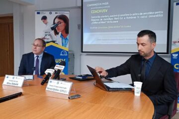 Prof. univ. dr. ing. Mihai Dimian, Prorector USV, împreună cu directorul de proiect, cercetător Ionuț Ștefan Iorgu, la lansarea noului proiect