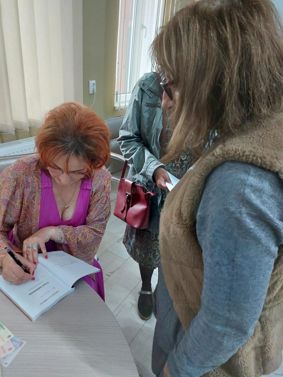 Lansarea romanului „Vieți înlănțuite”, semnat de scriitoarea Violeta Cîmpan