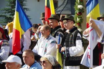 Mii de credincioși au participat la marea sărbătoare a Sf. Voievod Ștefan cel Mare de la Putna