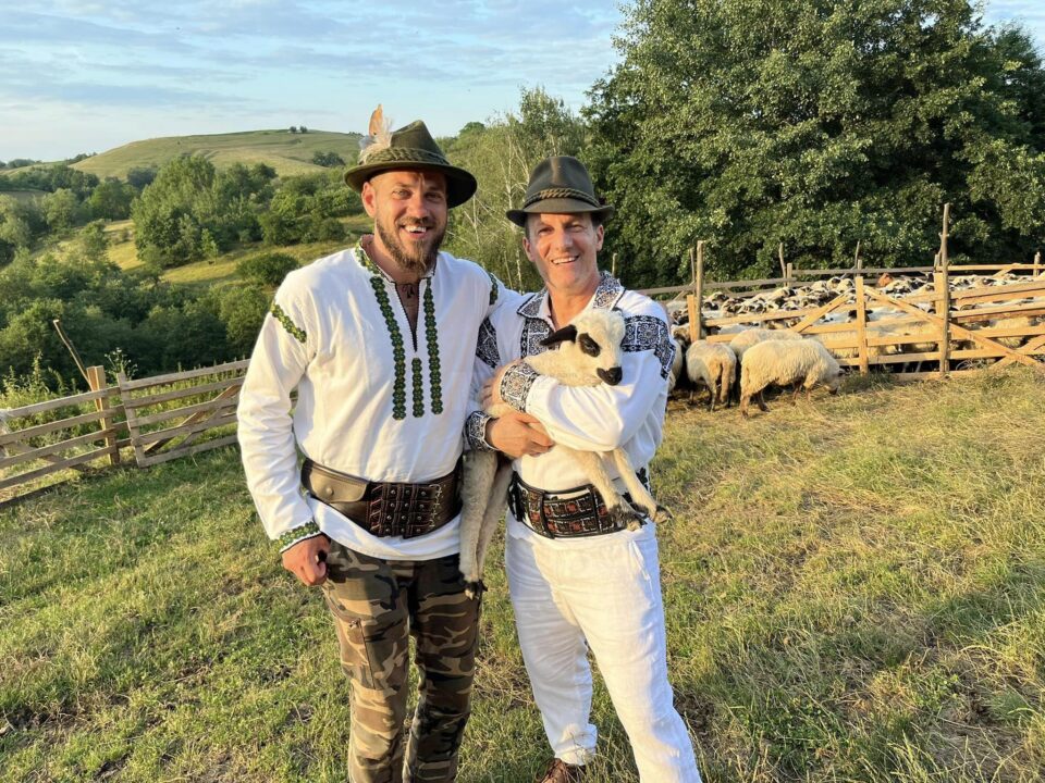 Vizita ES Reuven Azar in Bucovina, cu Mihai Robu. Foto FB Reuven Azar