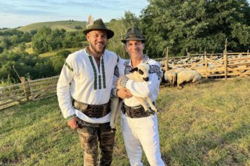 Vizita ES Reuven Azar in Bucovina, cu Mihai Robu. Foto FB Reuven Azar