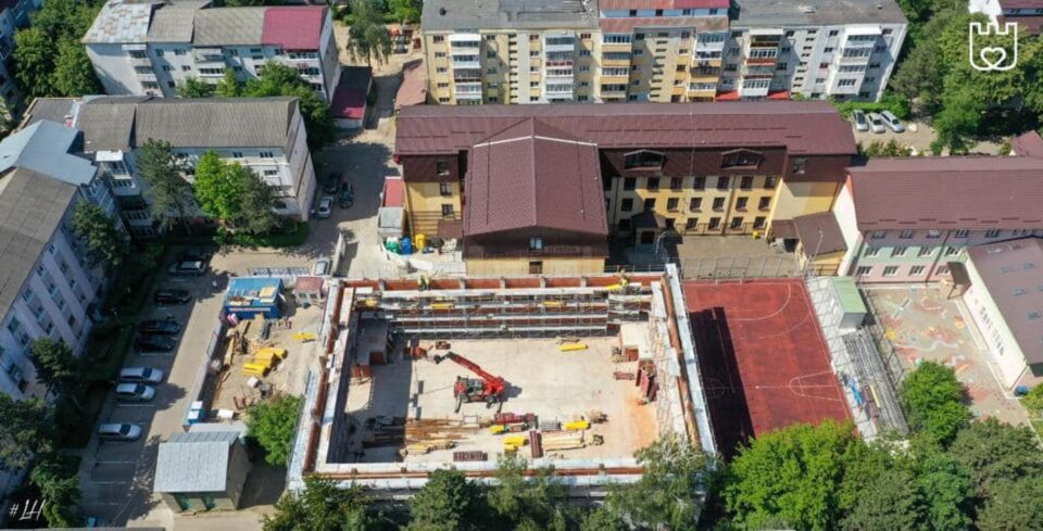 Sala de sport de la Școala Gimnazială nr. 10 din Suceava va fi finalizată până la începerea noului an școlar