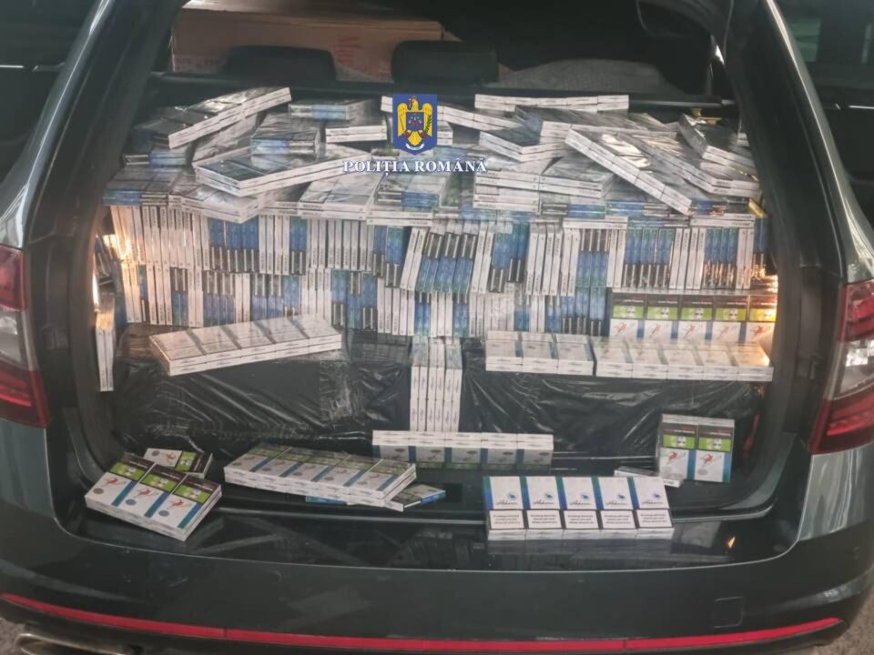 Urmărire pe șoseaua de centură a Sucevei după o mașină burdușită cu țigări de contrabandă Urmărire pe șoseaua de centură a Sucevei după o mașină burdușită cu țigări de contrabandă