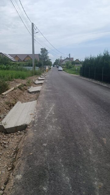 Asfaltare finalizată pe Tinoasa, se lucrează la rigole