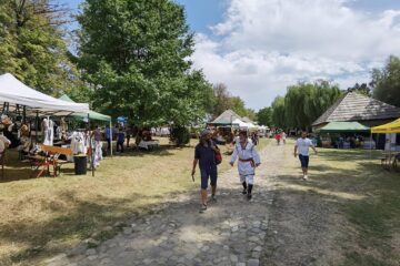 O sută de meșteri populari din toată țara, invitați la sfârșitul acestei luni la Muzeul Satului Bucovinean