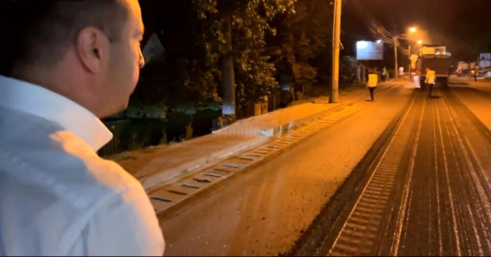 Vizita de lucru la asfaltatori, sâmbătă noaptea, a viceprimarului Lucian Harșovschi
