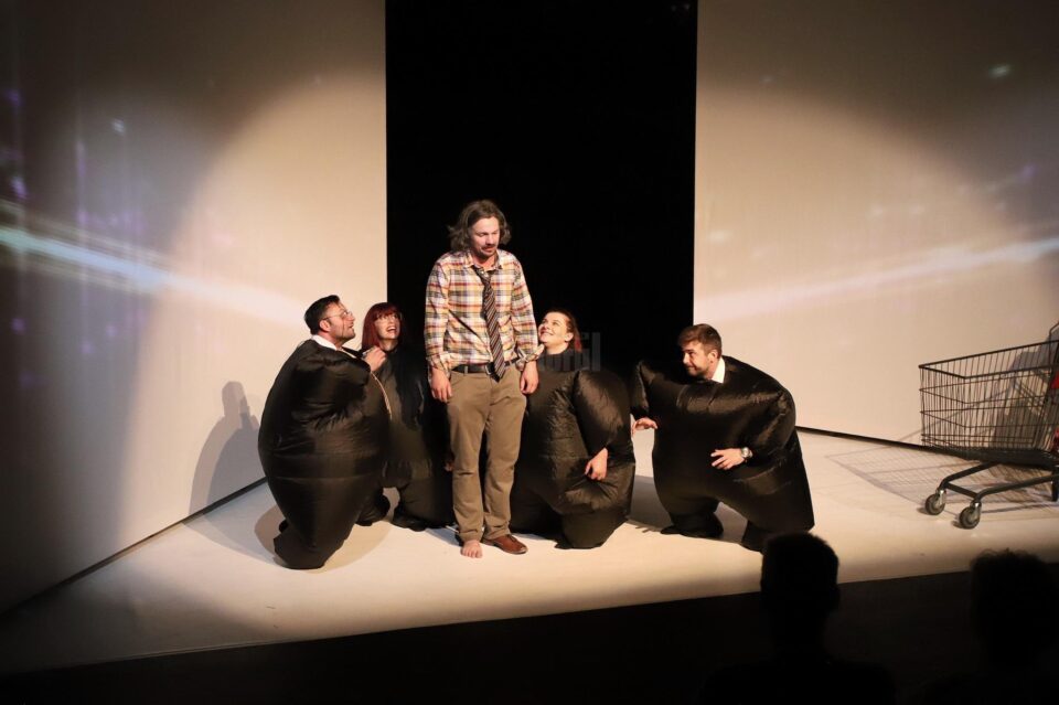 Spectacolele puse în scenă la Suceava - „Rinocerii” de Eugène Ionesco și „Occident Express” de Matei Vișniec, se joacă zilnic în Franța, la Festivalul de la Avignon