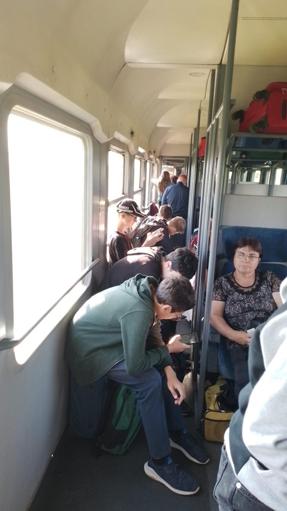 Așa se circulă cu trenul de Cacica