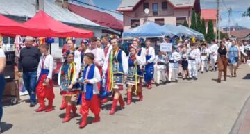 Zeci de artiști prezenți la Festivalul folcloric „Din stejar, stejar răsare”, ediția a IX-a, la Cajvana