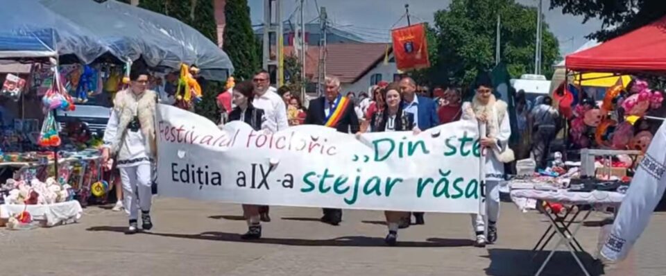Zeci de artiști prezenți la Festivalul folcloric „Din stejar, stejar răsare”, ediția a IX-a, la Cajvana